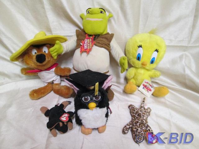 lot 200 image: Lot of stuffed toys. Shrek, Tweetie...