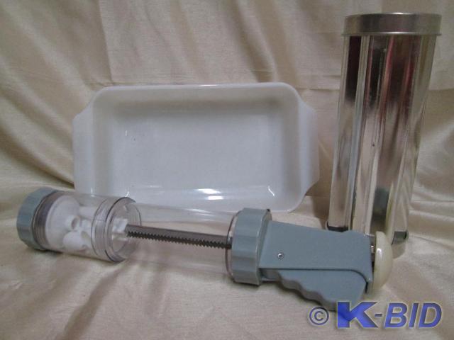 lot 204 image: Lot of baking items. Cookie press, ...