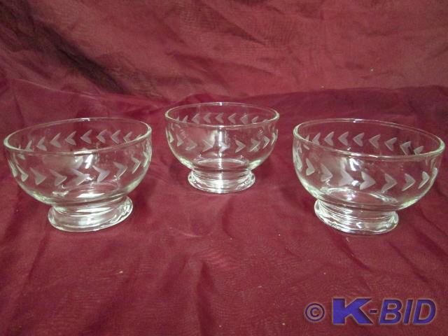 lot 213 image: Set of 3 clear glass dessert bowls ...
