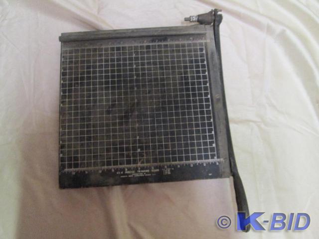 lot 221 image: No 4 Precise trimming board. 12 squ...