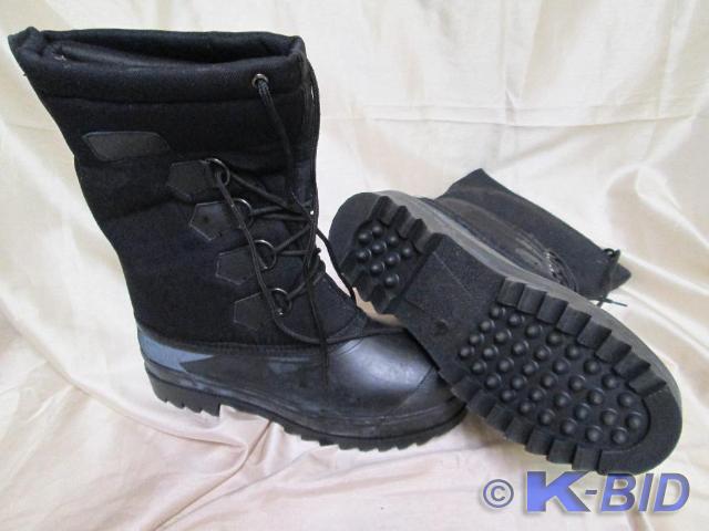 lot 224 image: Size 9 Polaris track boots. Brand n...