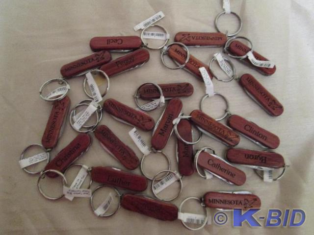 lot 233 image: Lot of 20 fold out knives with wood...