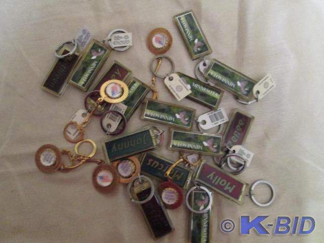 lot 237 image: Lot of approximately 20 key chains ...