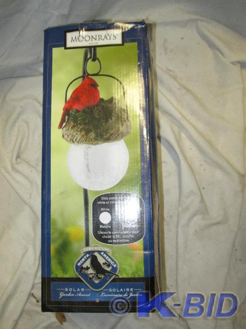 lot 262 image: Bird feeder new