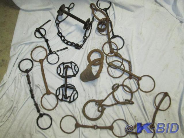 lot 268 image: Lot of new and vintage horse equest...