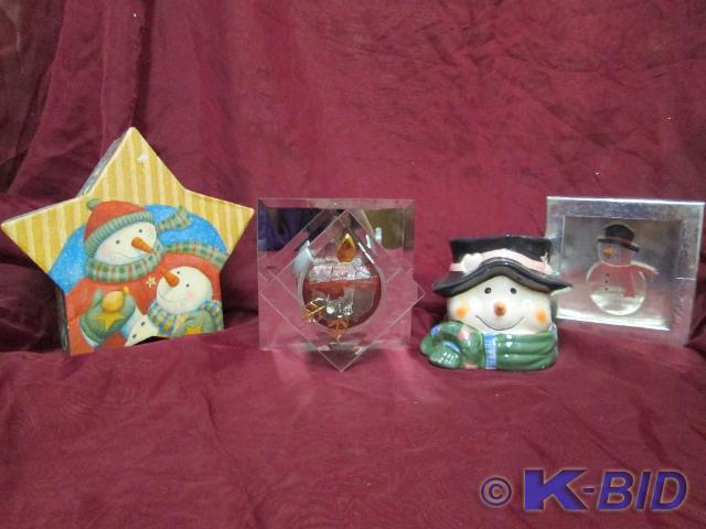 lot 30 image: Nice lot of Christmas decorations a...