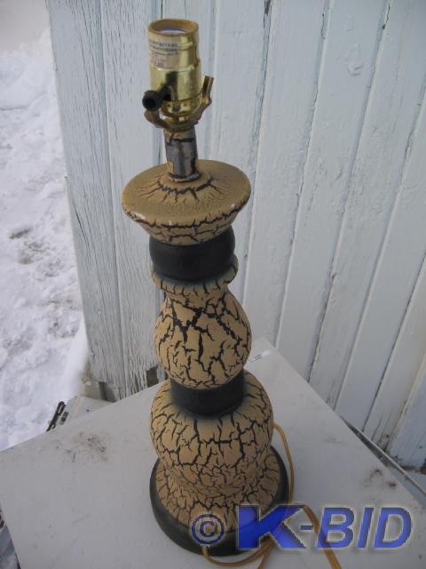 lot 314 image: Crackle painted lamp