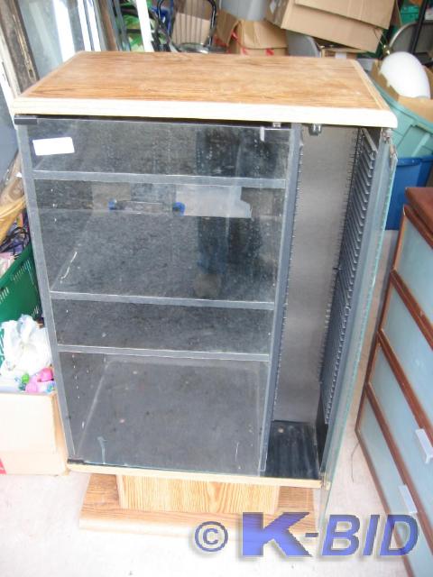lot 317 image: Entertainment center, 2 magnetic cl...