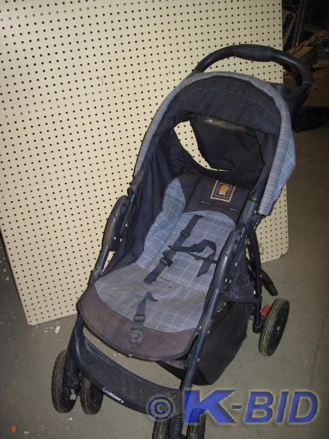 lot 320 image: Folding lite rider stroller