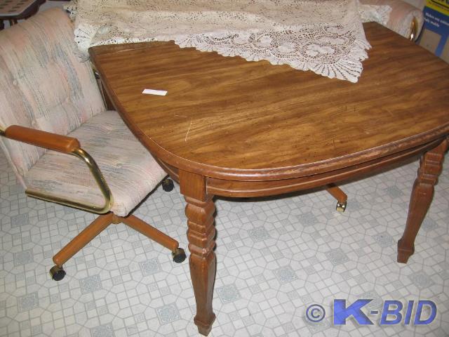 lot 340 image: Dining Room table with 3 leaves. on...