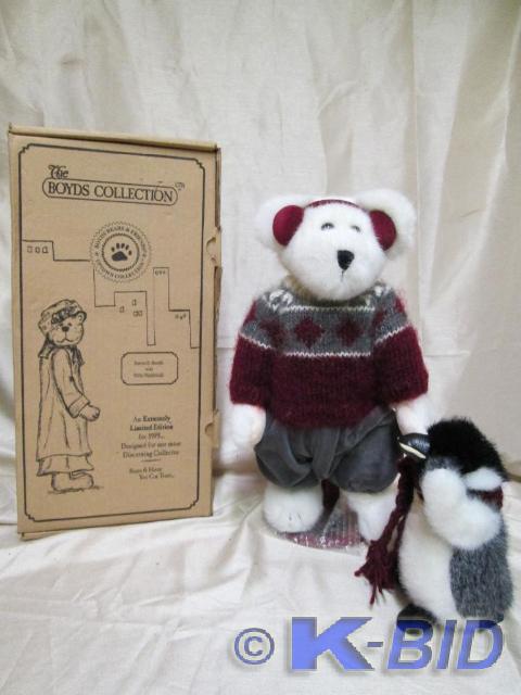lot 43 image: Boyds Bears Uptown Collection. Limi...
