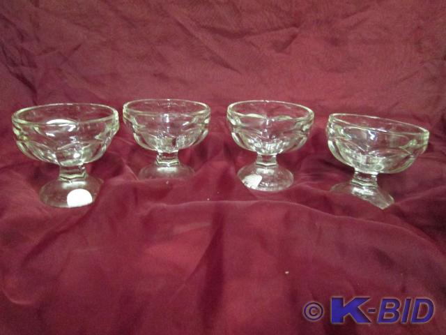 lot 68 image: Set of 4 desert dishes with nice et...