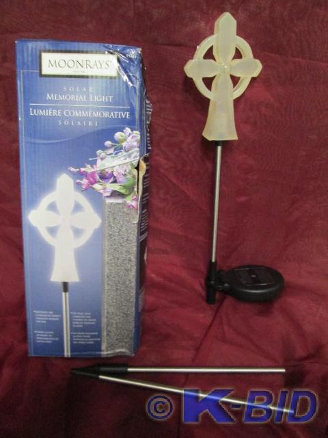 lot 70 image: Moonrays solar memorial light with...