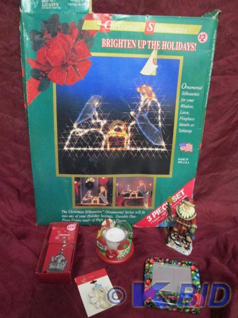 lot 78 image: Miscellaneous Christmas decorations...