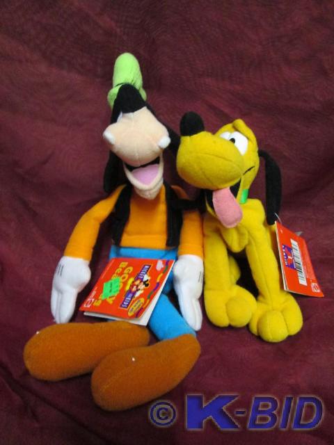 lot 89 image: Goofy and Pluto beanbag toys. Perfe...
