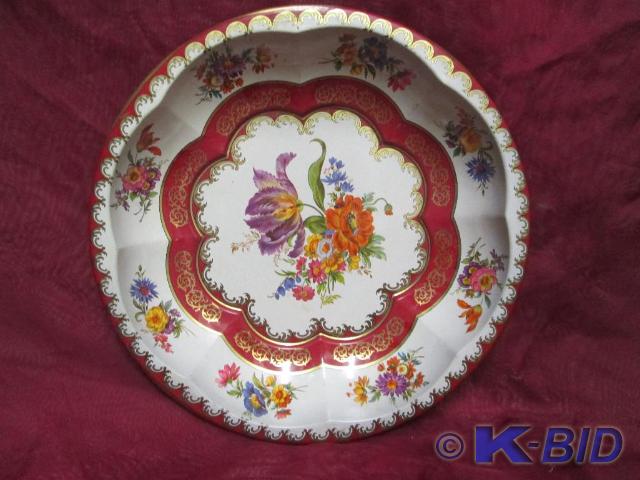 lot 121 image: Pretty Daher decorated metal servin...