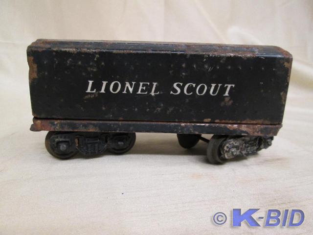 lot 141 image: Vintage Lionel 027 metal box car. G...