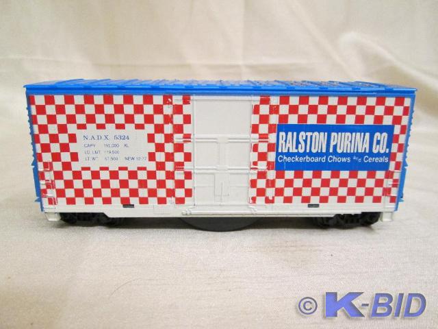 lot 144 image: Ralston Purina box car HO scale.