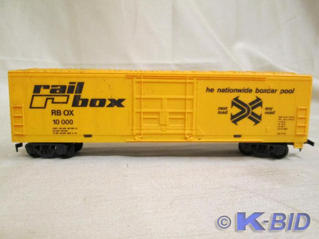 lot 148 image: Railbox box car in HO scale.