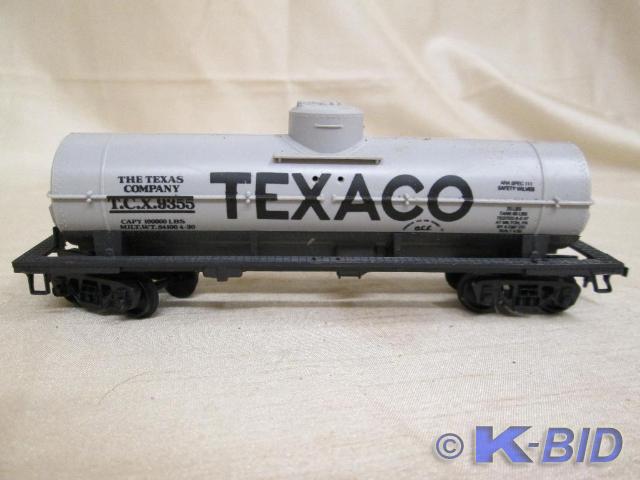 lot 150 image: Texaco tanker rail car in HO scale.