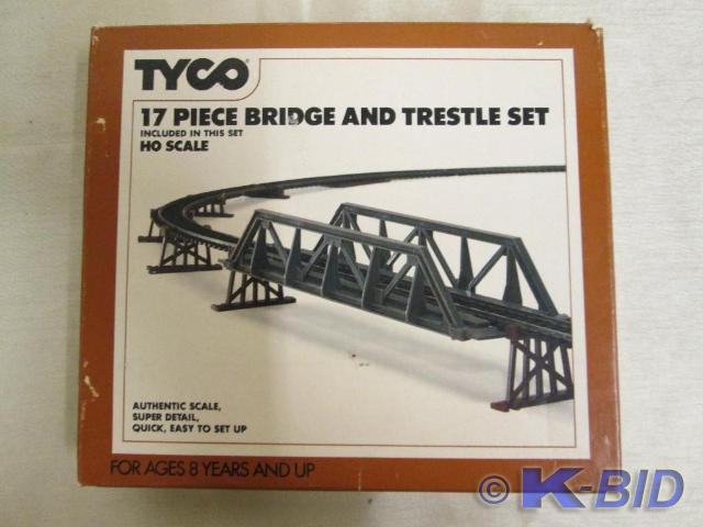 lot 156 image: 17 piece bridge and trestle set. HO...