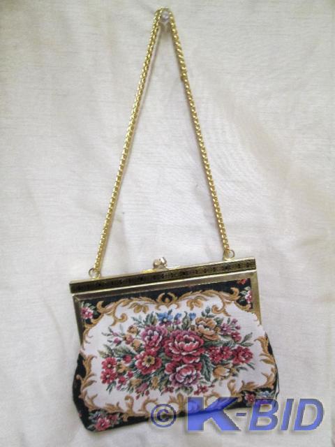 lot 70 image: Vintage handbag on a 28 chain. Neve...