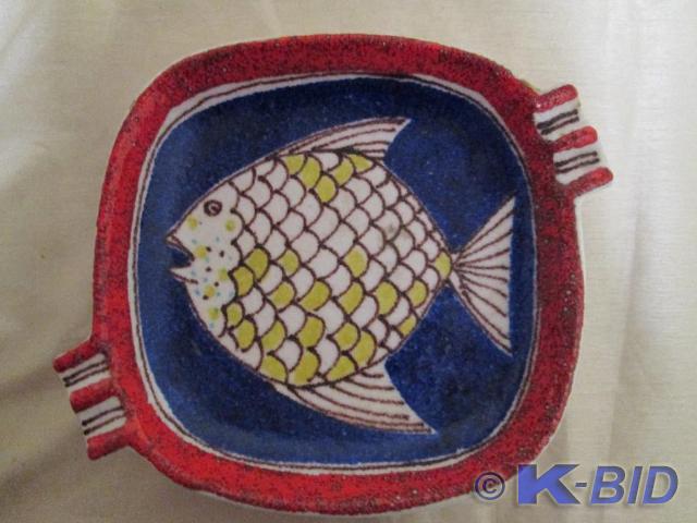 lot 73 image: Numbered Raymore fish design ashtra...