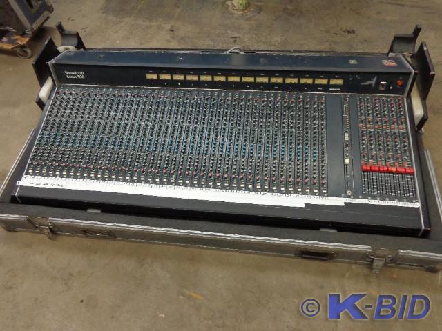 lot 16 image: Soundcraft&nbspSeries 500 Monitori...
