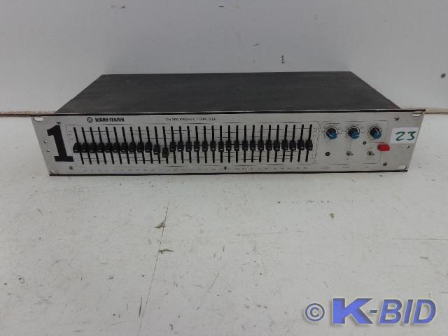 lot 23 image: Klark Teknik DN300 Graphic EQ 30 Ba...