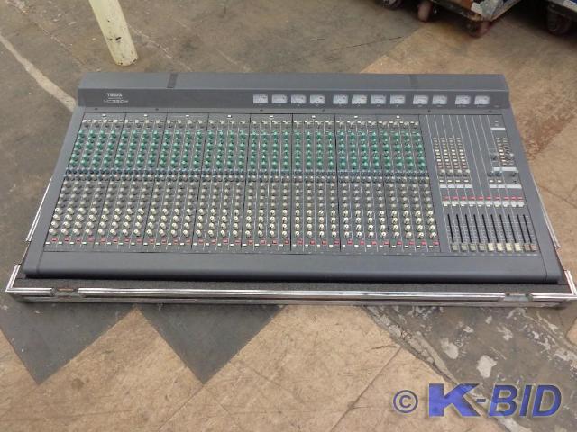 lot 5 image: Yamaha Mixing Console MC3210M 32 Ch...