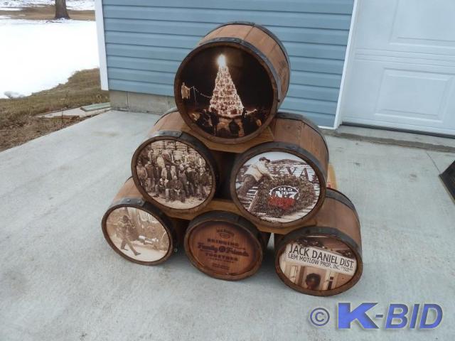 lot 37 image: Jack Daniels wood keg decoration  ...