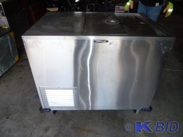 lot 4 image: Serv-O-Lift&nbspMilk Cooler unit ...
