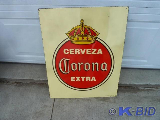 lot 60 image: Corona Tin  Cerveza Extra