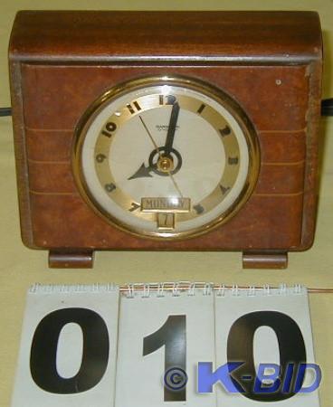 lot 10 image: Vintage Hammond Industries Desk Clo...