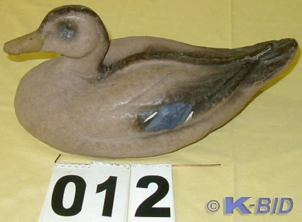 lot 12 image: Vintage Carry-Lite Paper Mache Hen ...