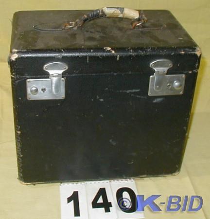 lot 140 image: Vintage Singer Featherweight Sewing...