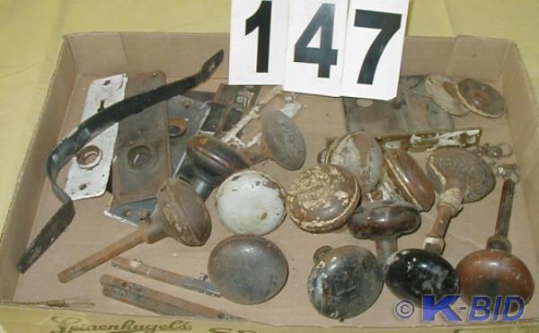 lot 147 image: Lot of Vintage Door Knobs and other...