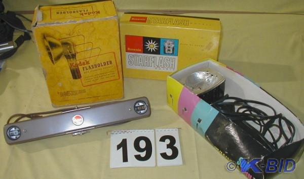 lot 193 image: Group of Vintage Camera Equipment  ...