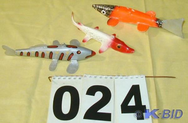 lot 24 image: Three Spearing Decoys  These measur...