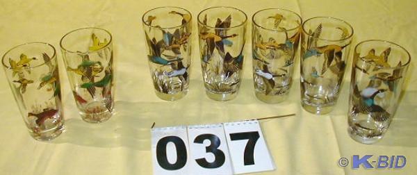 lot 37 image: Set of Seven Vintage Waterfowl Glas...