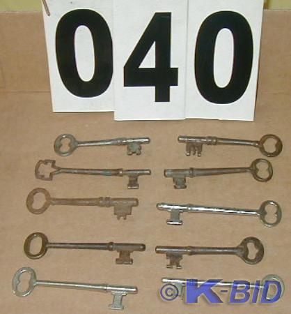 lot 40 image: Ten Vintage Skeleton Keys  Some hav...