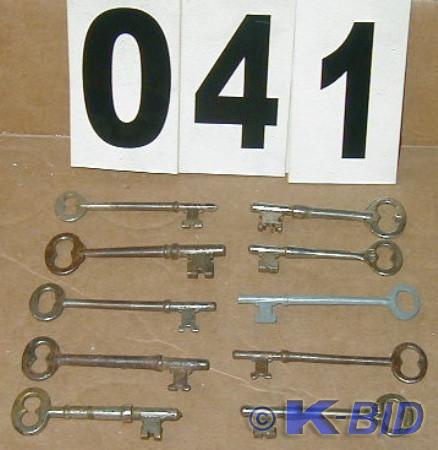 lot 41 image: Ten Vintage Skeleton Keys  Some hav...