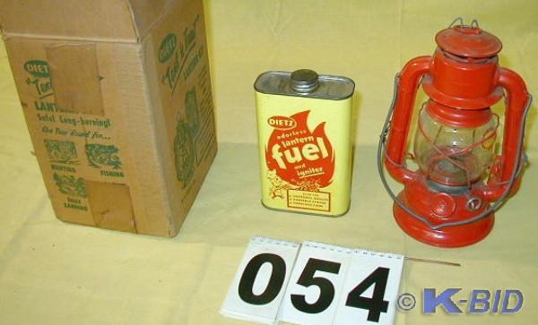 lot 54 image: Vintage Dietz Tent N Trail Lantern ...