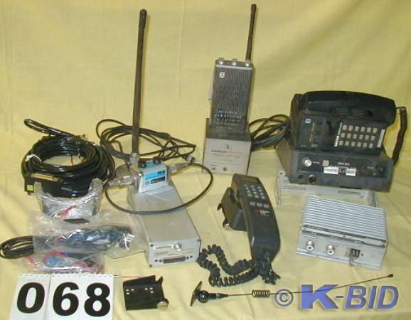 lot 68 image: Lot of Vintage Commercial Radio And...