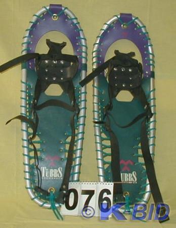 lot 76 image: Pair of Tubbs TD91 Snowshoes  Thes...