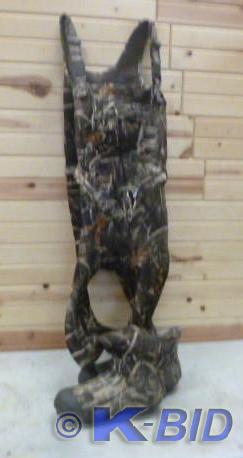 lot 10 image: Camouflage Chest Waders   1,000 Gra...