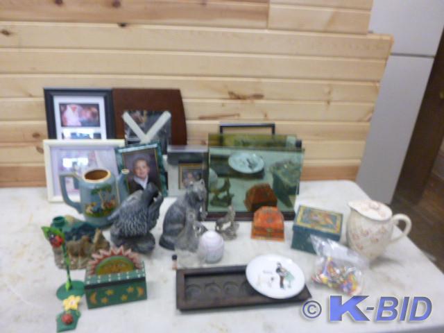 lot 118 image: Miscellaneous Home Decor and Frames