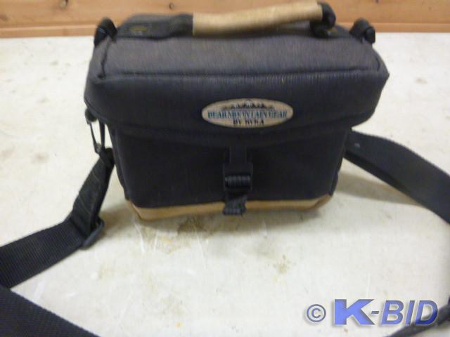 lot 138 image: Bear Mountain Gear Camera Bag with ...