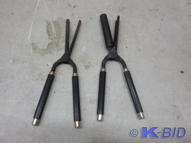 lot 142 image: 2 Stella Professional Curling Irons