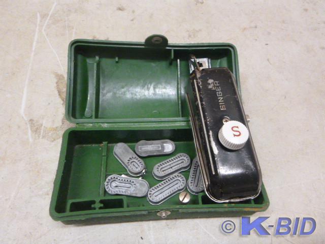 lot 143 image: Vintage Singer Sewing Machine Items
